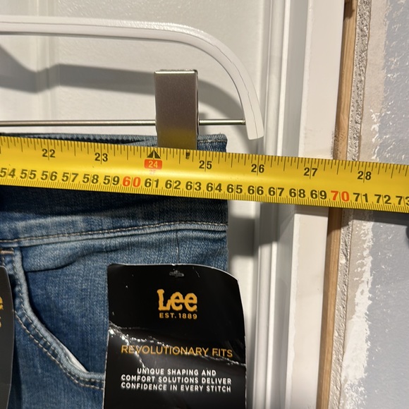 NWT-Lee Women’s Plus Size Flex Motion Regular Fit Straight Leg Jean - Picture 5 of 5